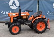 Komunální traktory Kubota B7100