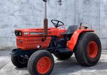 Komunální traktory Kubota B8200