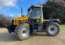 Komunální traktory JCB Fastrac 2135