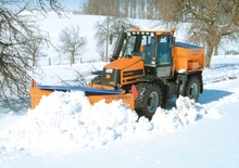 Komunální traktory JCB Fastrac 2170-4WS