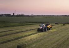 Lisy na hranolové balíky + Lisy na obří balíky New Holland BB 890 RC