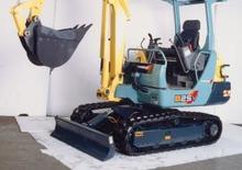 Minirypadla Yanmar B 25 V