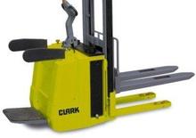 Nízkozdvižné vozíky s plošinou pro řidiče Clark CPSi 15 P
