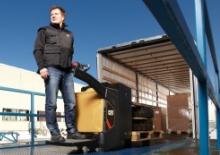Nízkozdvižné vozíky s plošinou pro řidiče Caterpillar NPV20N2
