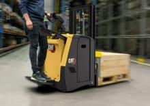 Nízkozdvižné vozíky s plošinou pro řidiče Caterpillar NPV20N3D