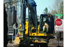 Pásová rypadla John Deere Construction 135D