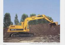Pásová rypadla Caterpillar 215LC