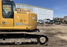 Pásová rypadla John Deere Construction 225C