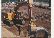 Pásová rypadla Caterpillar 245