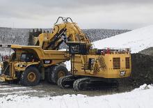 Pásová rypadla Caterpillar 6060