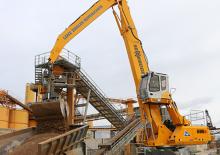 Manipulátory s materiálem Sennebogen 835R E