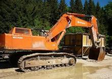 Pásová rypadla Hitachi EX 700