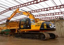 Pásová rypadla JCB JS 180 LC