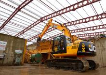 Pásová rypadla JCB JS190 LC