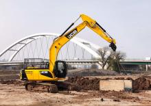 Pásová rypadla JCB JS220LC