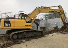 Pásová rypadla Komatsu PC200-8