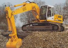 Pásová rypadla Liebherr R 924 