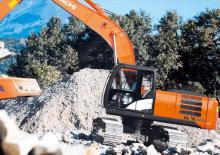 Pásová rypadla Hitachi ZX200-5G