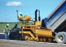 Pásové finišery Caterpillar AP650B