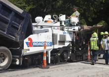 Pásové finišery Astec ROADTEC RP-195