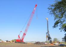 Pásové jeřáby s příhradovým výložníkem Manitowoc 12000-1