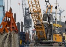 Pásové jeřáby s příhradovým výložníkem Liebherr HS 8100