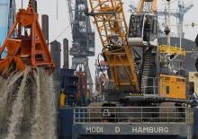 Pásové jeřáby s příhradovým výložníkem Liebherr HS 8100.1 