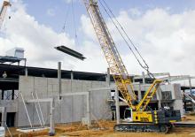 Pásové jeřáby s příhradovým výložníkem Liebherr LR 1130.1 