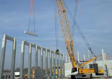 Pásové jeřáby s příhradovým výložníkem Liebherr LR 1200.1