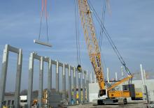 Pásové jeřáby s příhradovým výložníkem Liebherr LR 1200.1 