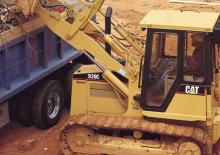 Pásové nakladače Caterpillar 933