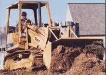 Pásové nakladače Caterpillar 935C
