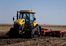 Pásové traktory Challenger MT745