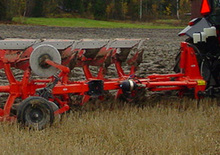 Pluhy Kuhn Multi-Master 122 T 4