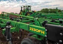 Radličkové podmítače John Deere 2230FH