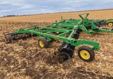Radličkové podmítače John Deere 2630