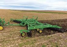 Radličkové podmítače John Deere 2633
