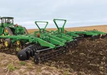 Radličkové podmítače John Deere 2635