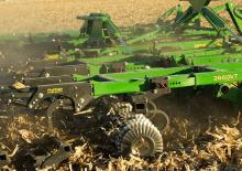 Radličkové podmítače John Deere 2660VT