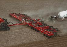 Radličkové podmítače Case IH Nutri-Tiller 955 24-ROW