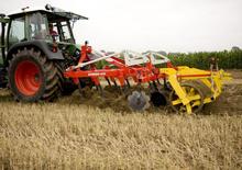 Radličkové podmítače Pöttinger Synkro 3030