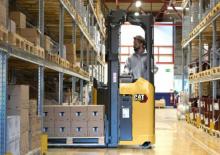 Regalové zakladače s plošinou pro řidiče Caterpillar NSR20N2S