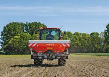 Rozmetadla průmyslových hnojiv Kubota DSX 1500 hydr 