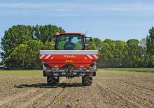 Rozmetadla průmyslových hnojiv Kubota DSX 1875 hydr 