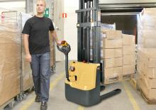 Ruční paletové vozíky Caterpillar NSP12QLDI