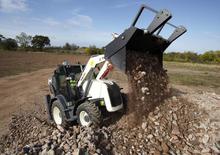 Rypadlo-nakladače Terex TLB 890