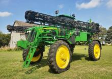 Samojízdné postřikovače John Deere 4830