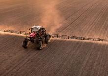 Samojízdné postřikovače Massey Ferguson MF 525R