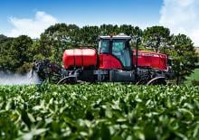 Samojízdné postřikovače Massey Ferguson MF 8225