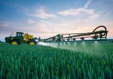 Samojízdné postřikovače John Deere R4040i